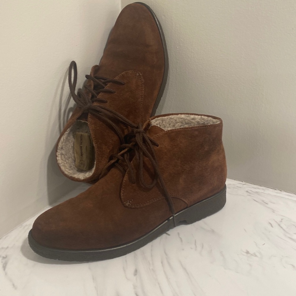 Canada North lace up suede booties